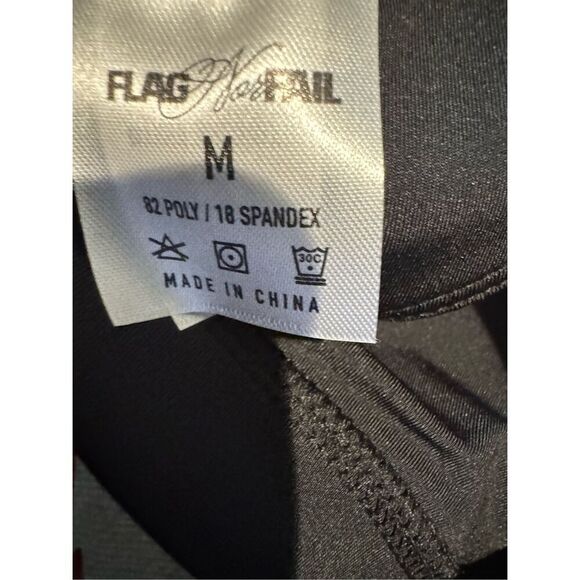 Flag nor Fail vivid sports bra color stealth print size medium new with tag - Picture 4 of 9